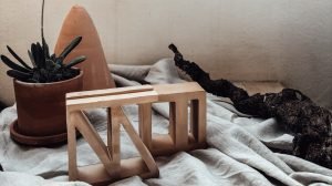 How to style terracotta in a Mediterranean design with wood & linen | Your Mediterranean style