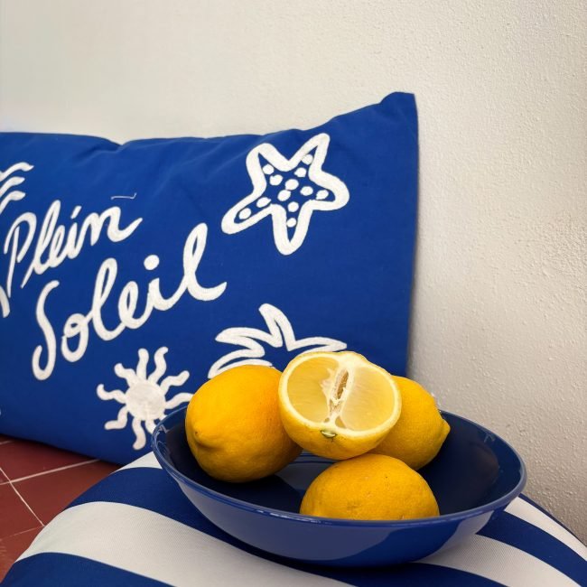 Ca la Mar Jávea, design holiday apartment close to the beach and old town, southfacing balcon with private parking, pool and wellness