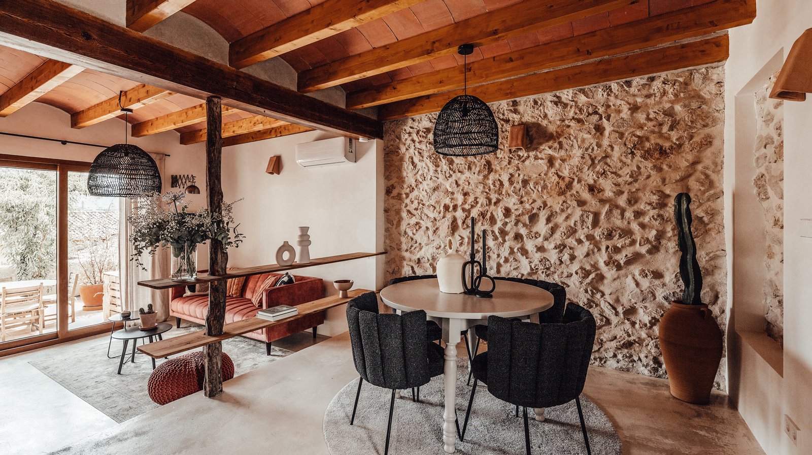 Ca la Vall is the perfect place for a workation or wintering at the Costa Blanca. Comfortable, in the middle of an authentic village and close to all services