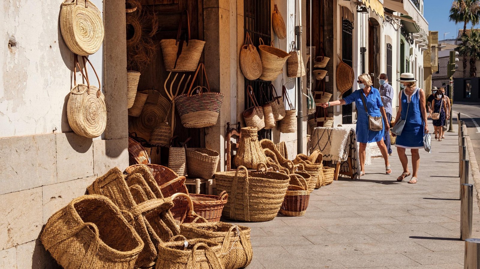 Where to buy souvenirs Costa Blanca
